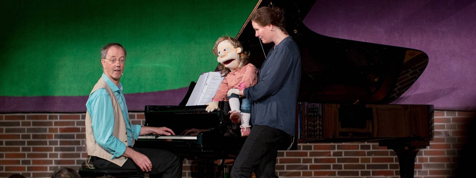  Handpuppe Clara steht im Zentrum der Konzertreihe „Sterntaler“. Alles drumherum ist Klang. 