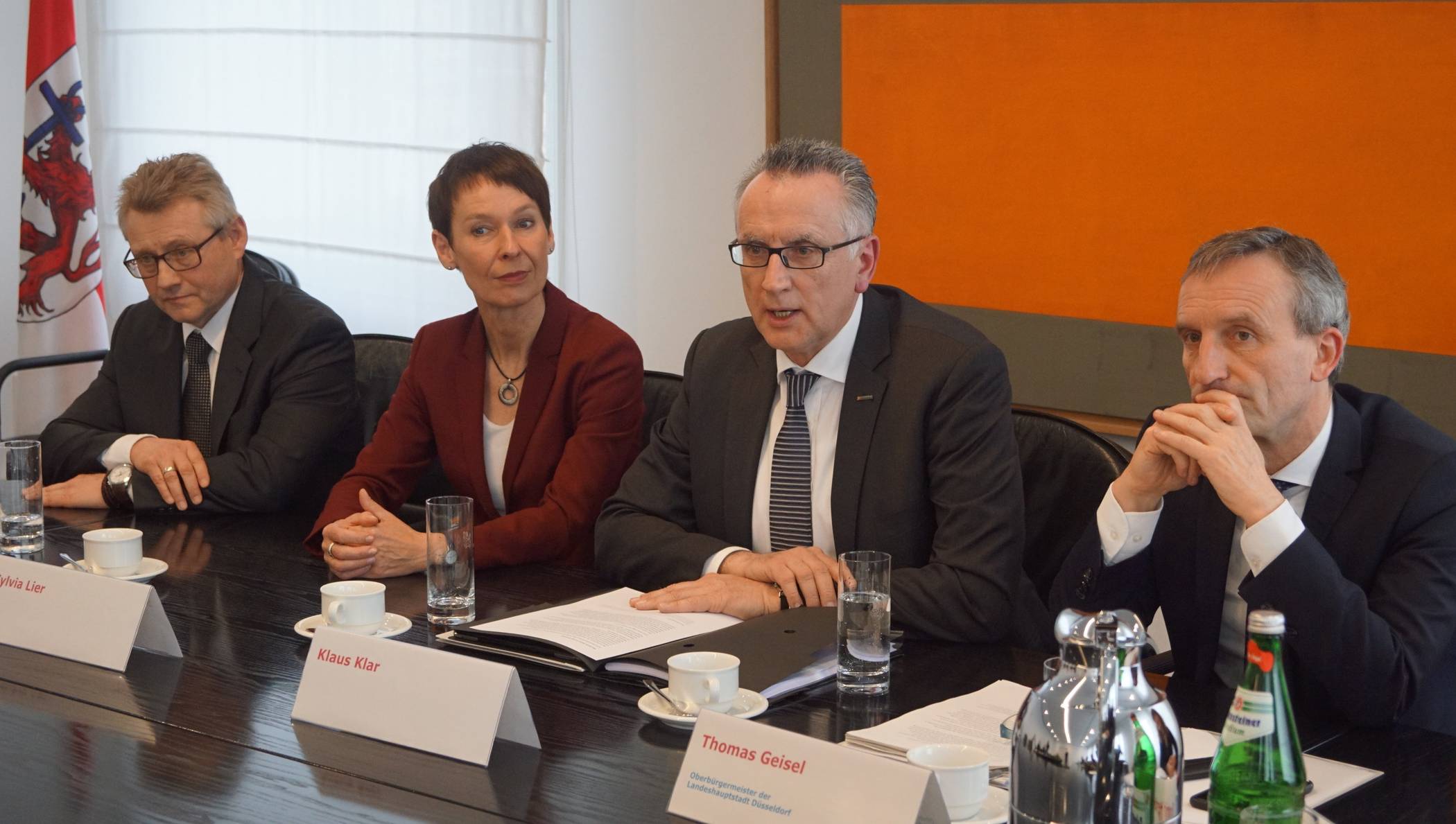  Von rechts: Aufsichtsratsvorsitzender OB Thomas Geisel mit den Rheinbahnvorständen Klaus Klar, Sylvia Lier und Michael Richarz.  