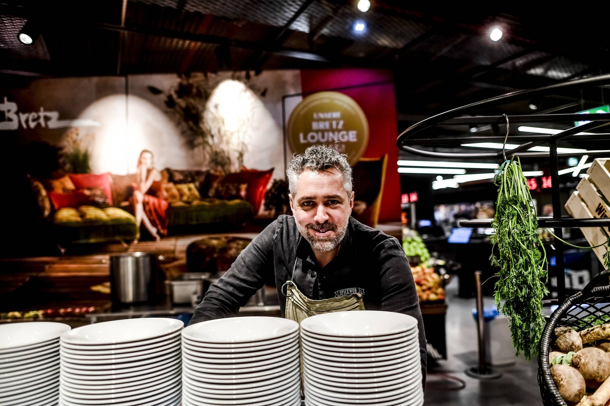  Beim Gourmetfestival ebenfalls mit von der Partie war Starkoch Roland Trettl aus Südtirol. Er zählte zu den zahlreichen Publikumsmagneten der Veranstaltung, nicht zuletzt wegen seiner servierten Rote Beete-Knödel. 