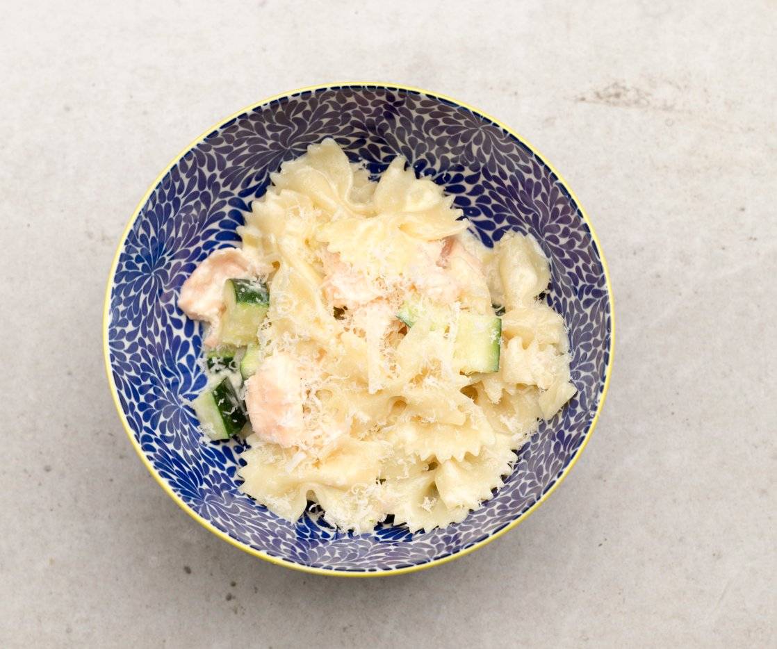  Lecker! Schmetterlingsnudel mit Zucchini und Lachs. 