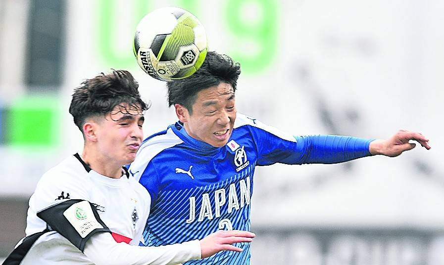  Eine Szene aus dem BV 04-Osterturnier-Finale 2018 zwischen Borussia Mönchengladbach und der japanischen Hochschulauswahl. 