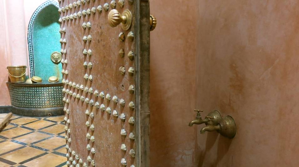  Im Hamam ist die Luftfeuchtigkeit höher als in der Sauna. 