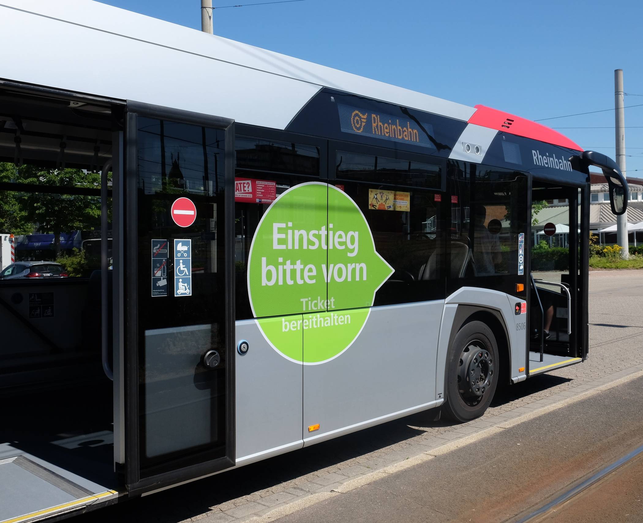  Ab dem 1. Juli müssen Fahrgäste vorne beim Fahrer einsteigen.  