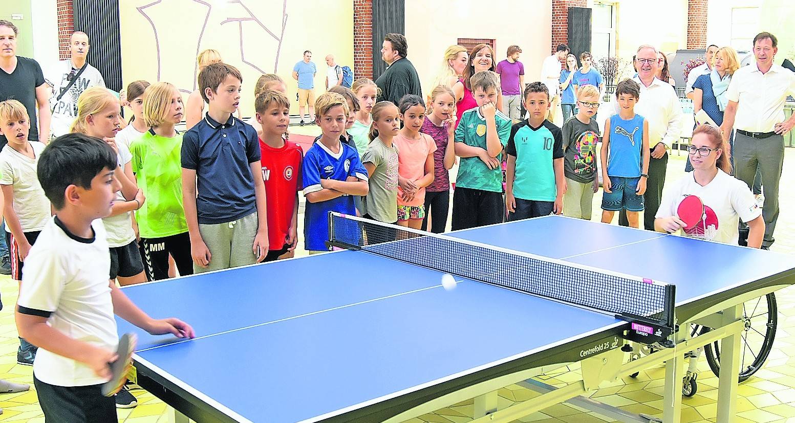 Die Kinder der Franz-Vaahsen-Grundschule und der Heinrich-Heine-Grundschule hatten schon vorab schon die Möglichkeit, einige Sportarten zu testen uns konnten sogar gegen die Profi-Sportler antreten.