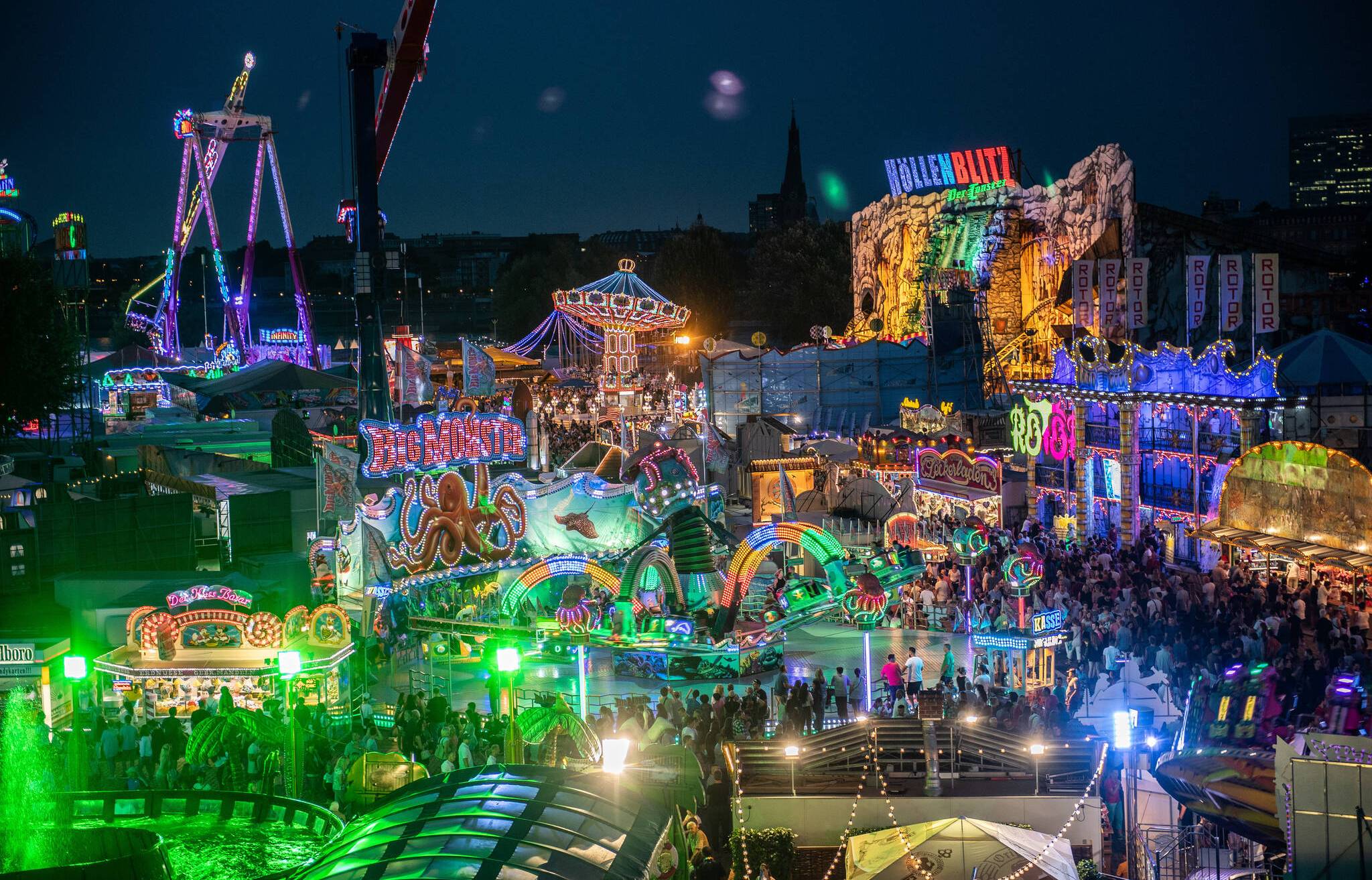 Mit dem größten Fahrgeschäft zur Kirmes und zurück