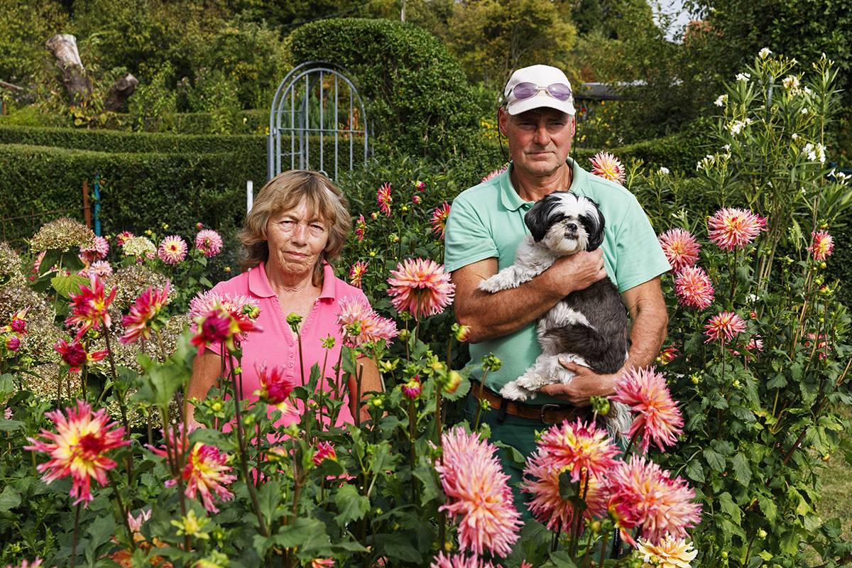  Kleingärtner Ursula and Wolfgang Opitz mit Hund Lina, KGV Am Schwarzen Weg 