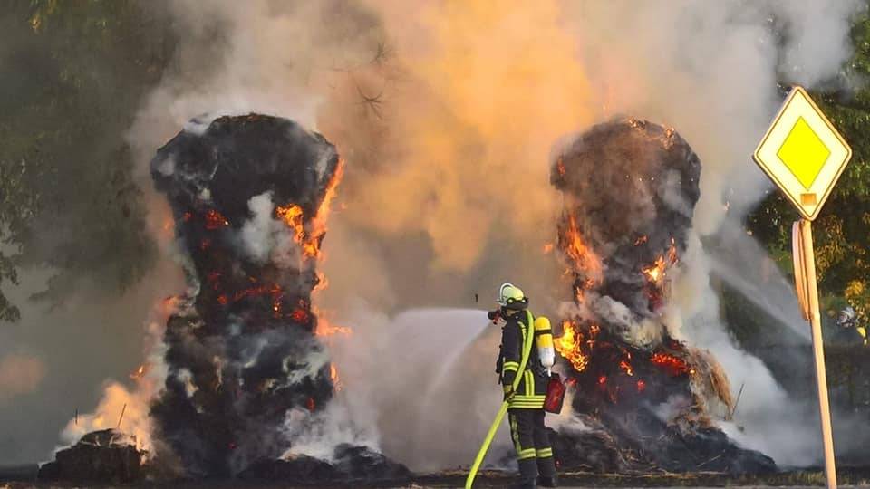  Nichts mehr übrig: Diese Strohpuppen wurden beim ersten Mal, am 2. Juli, von den Flammen zerstört. 
