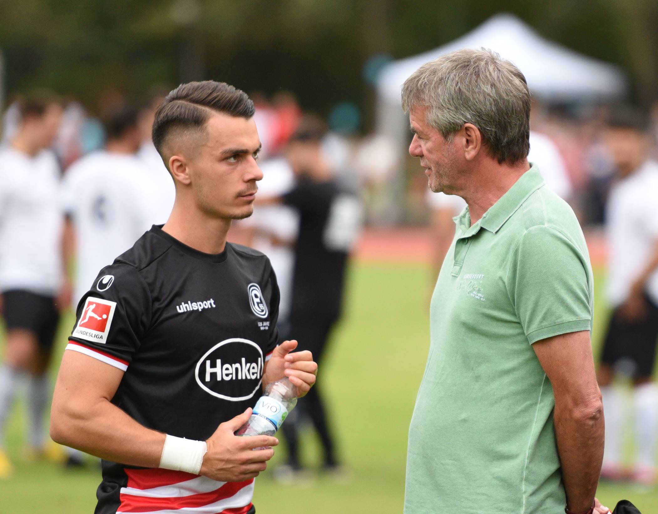  Fortuna-Trainer Friedhelm Funkel mit Neuzugang Erik Thommy. 
