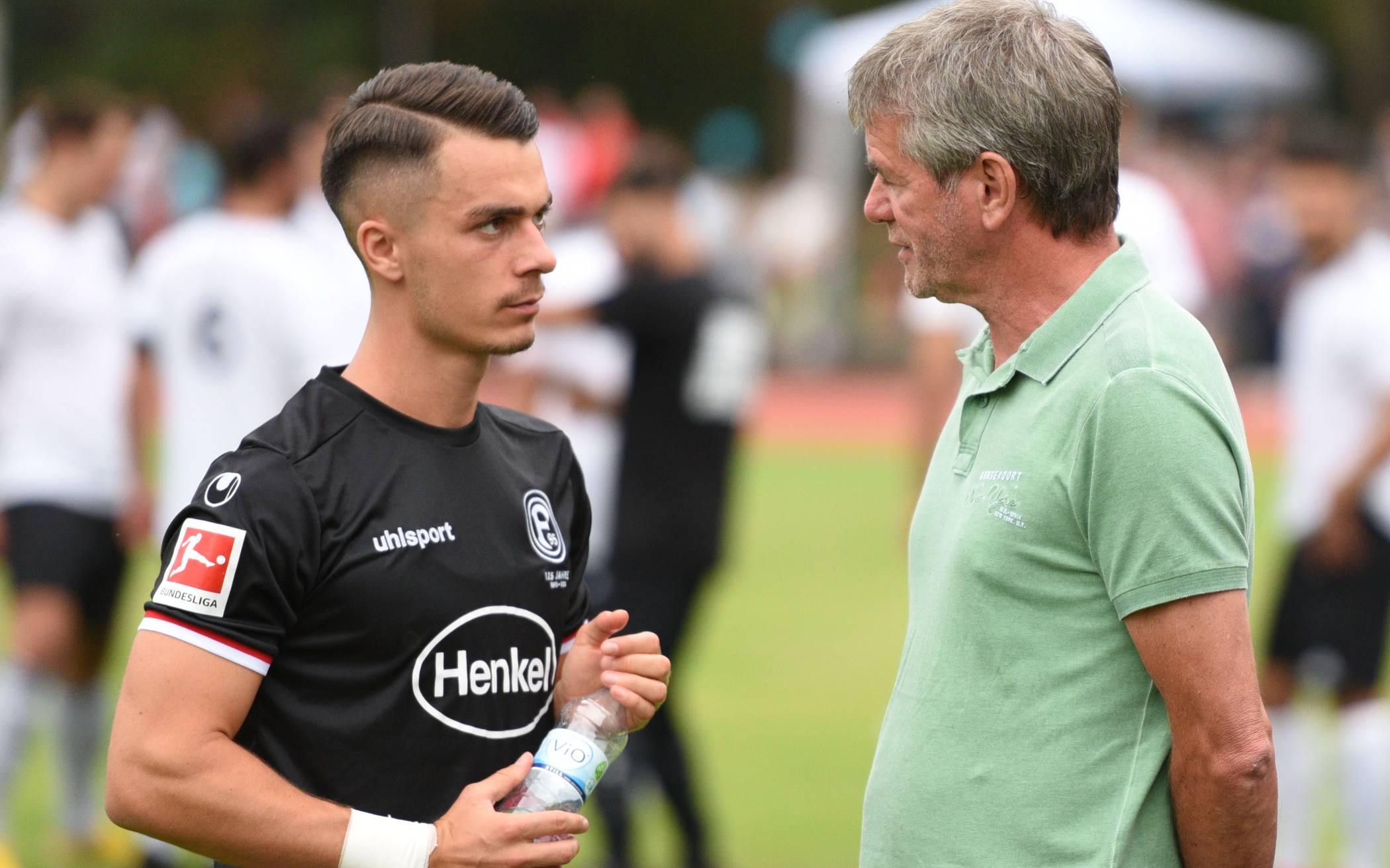  Fortuna-Trainer Friedhelm Funkel mit Neuzugang Erik Thommy. 