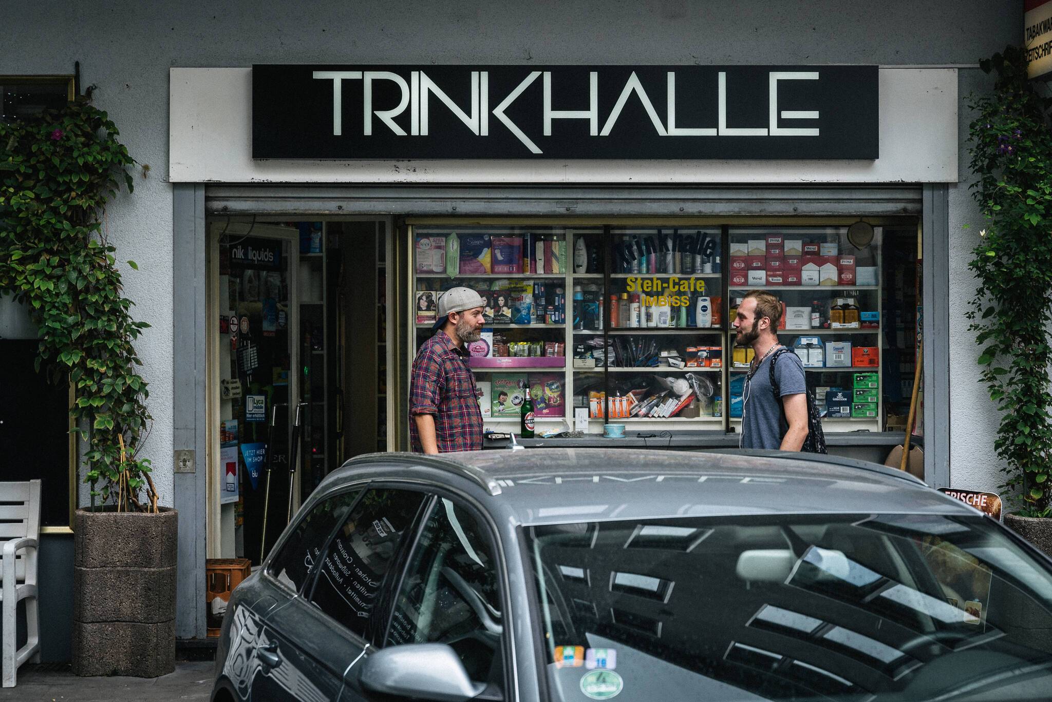  Plauschen beim Bierchen: Trinkhalle auf der Oberbilker Borsigstraße. 