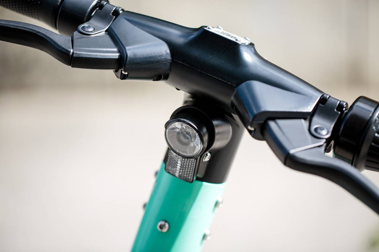  Wer unter Alkoholeinfluss E-Scooter im öffentlichen Verkehrsraum führt, verliert unter Umständen seine Fahrerlaubnis. 