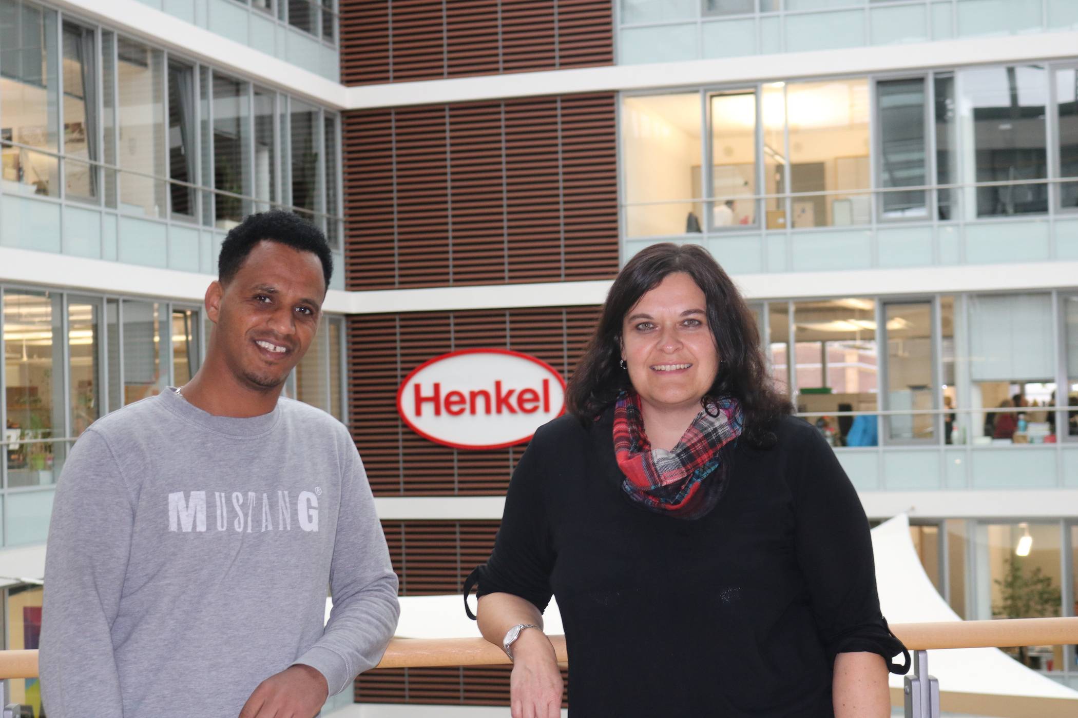  Asmerom Bein und Maren Schiefke vom Jobcenter Düsseldorf. „Niemand geht raus ohne Anschlussperspektive“, sagt die Fallmanagerin. 