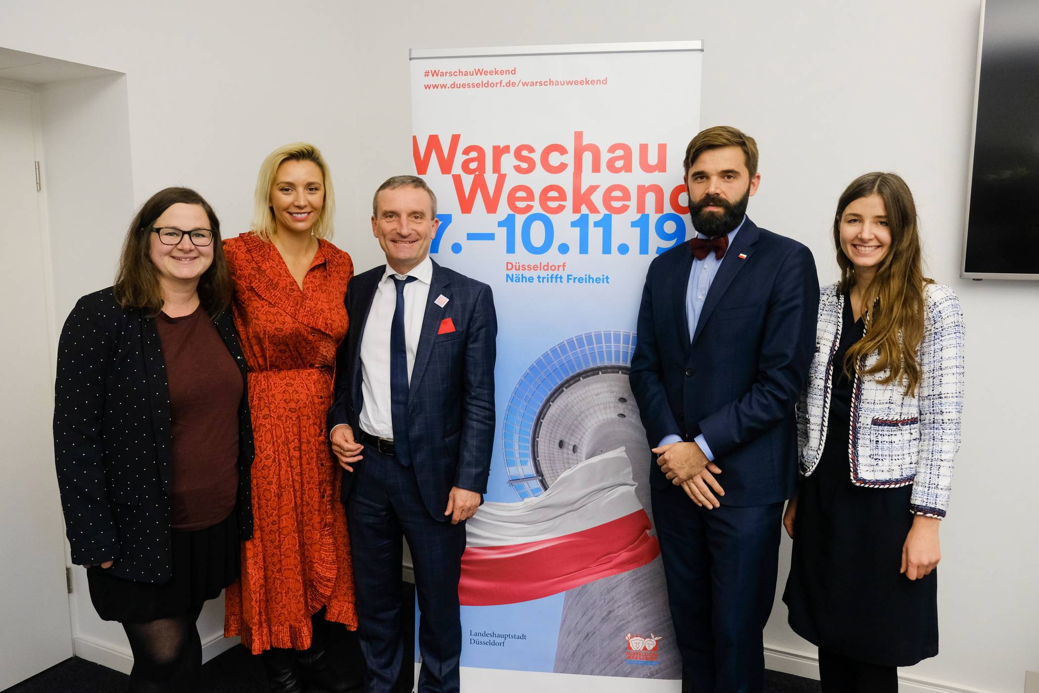  OB Thomas Geisel (Mitte) mit Jessica Breitkopf, Büro für Internationale Angelegenheiten, Dominika Œwiêtoñska, Polnisches Institut, Jakub Wawrzyniak, polnischer Generalkonsul und Vize-Konsulin Anita Mikolajczak (v.l.). 