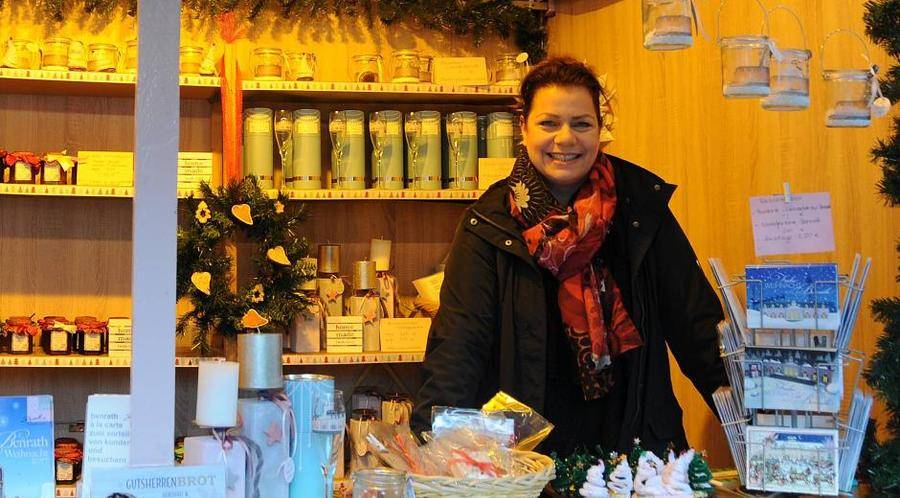  „Nett, dass sie fragen, aber ich bin Realistin.“ AGB-Chefin Melina Schwanke im Einsatz im Benrather Weihnachtsdörfchen. 