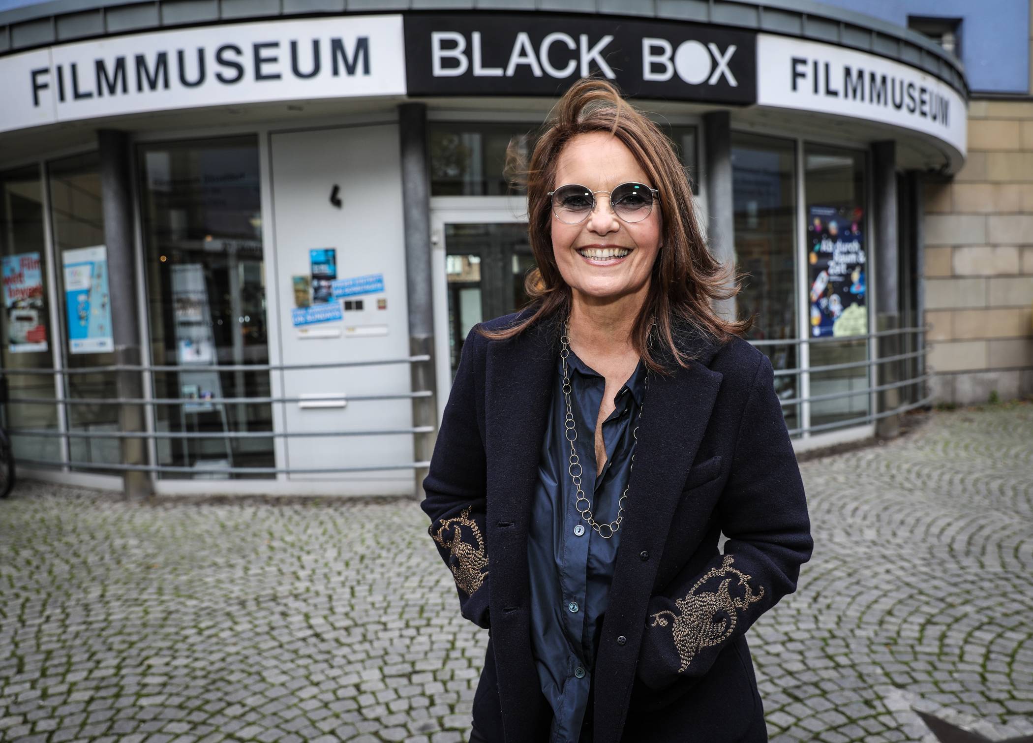  Caroline Link vor dem Düsseldorfer Filmmuseum 