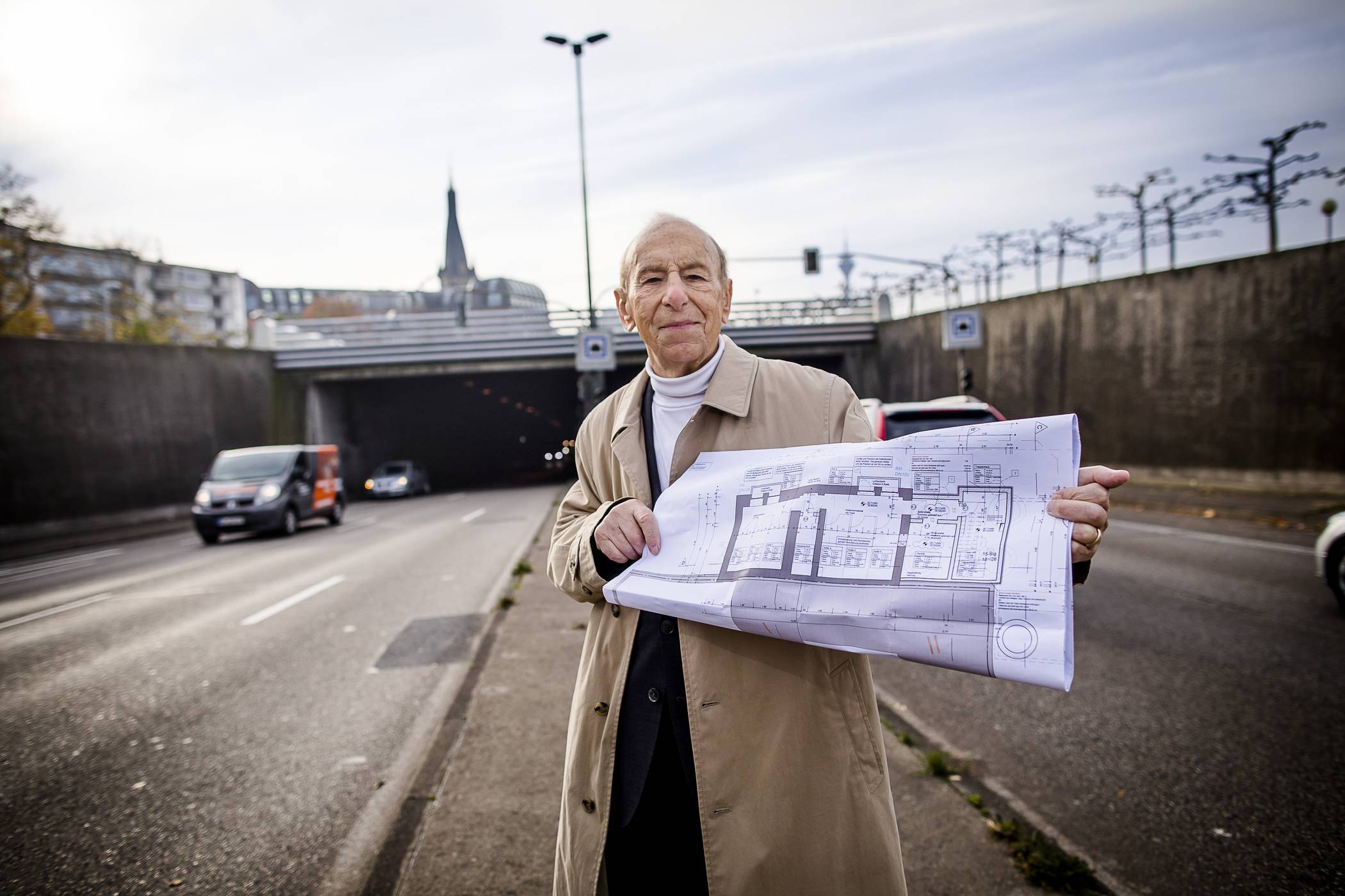  Erich Waaser am vergangenen Donnerstag vorm Rheinufertunnel – „So etwas würde sich heute niemand mehr trauen.“ 
