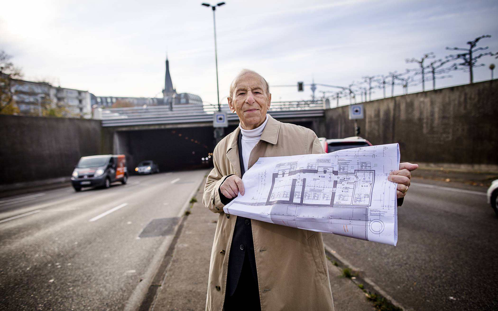  Erich Waaser am vergangenen Donnerstag vorm Rheinufertunnel – „So etwas würde sich heute niemand mehr trauen.“ 