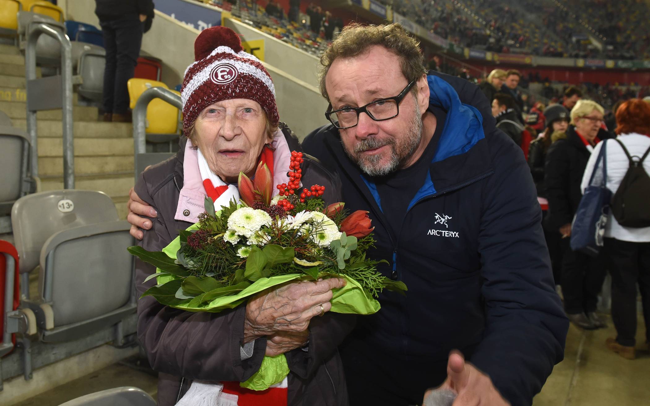  Seit Jahrzehnten Fortuna-Fan: Gisela Euler mit Sohn Bernd 