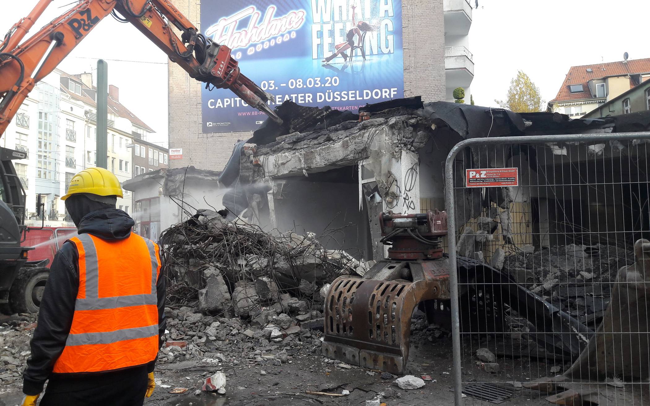  Unschöner Anblick: Bagger an der ehemaligen Brause. 