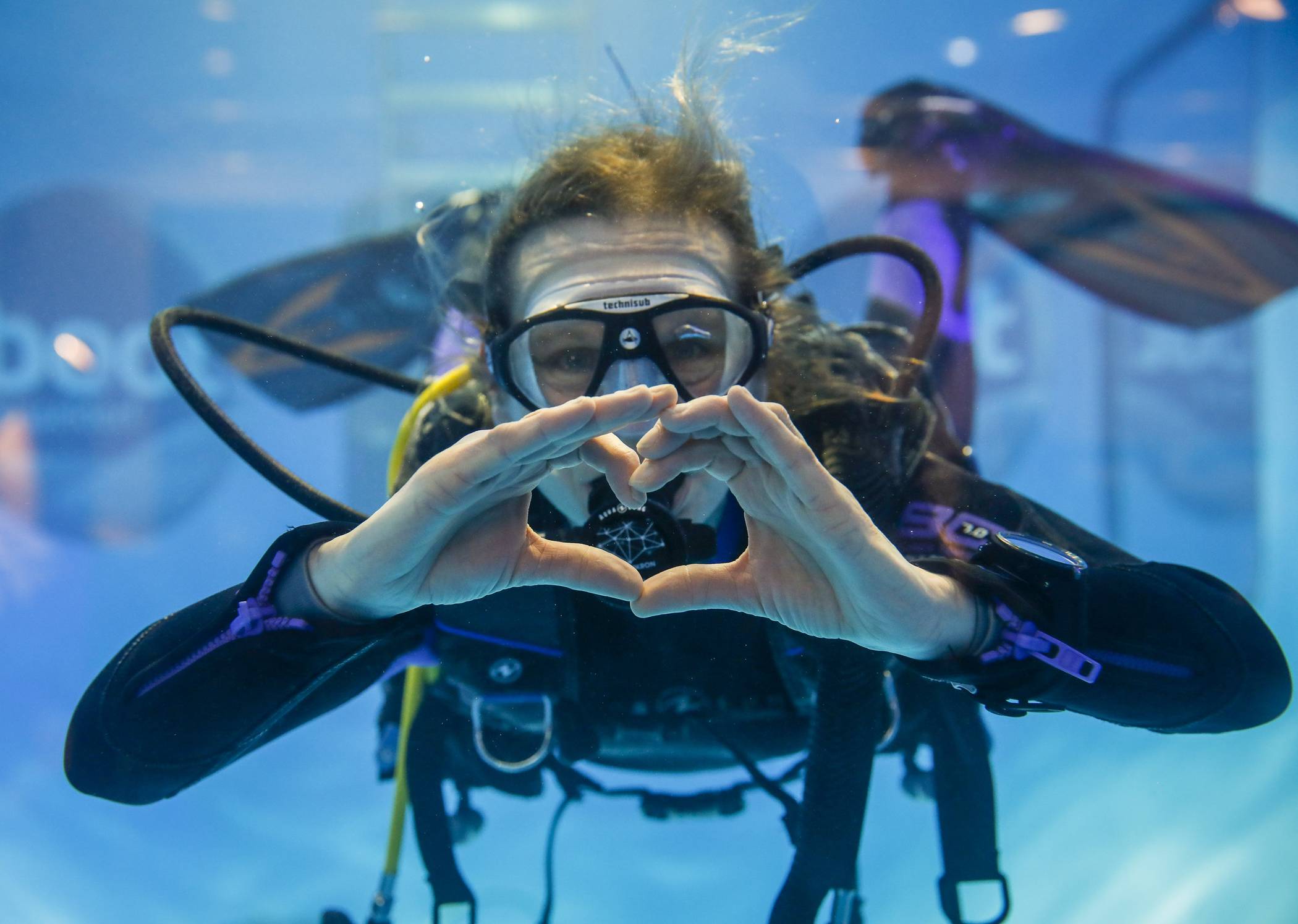  This must be underwater love: boot 2020. 