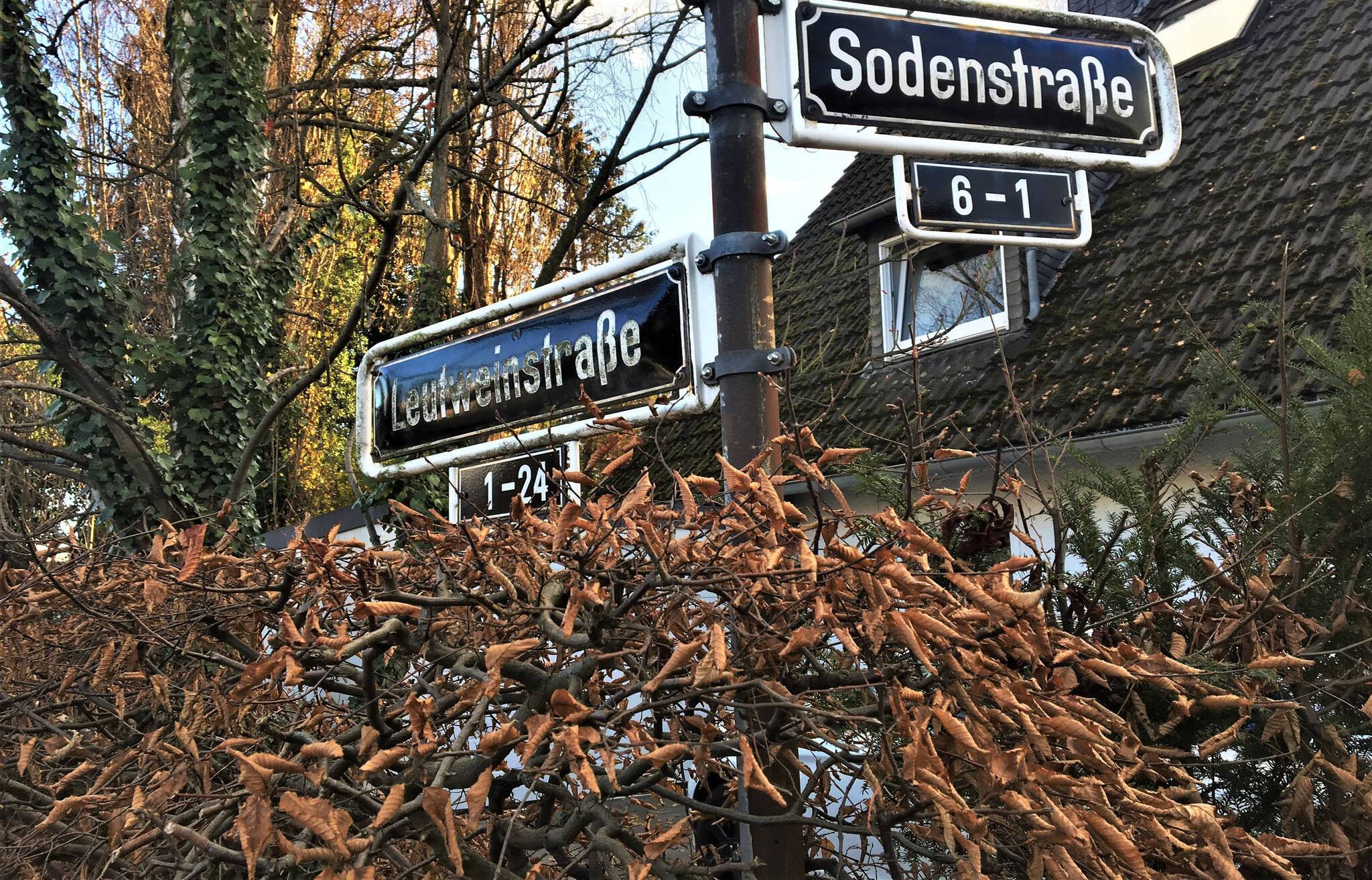 Auch der Name Leutweinstraße in Urdenbach,