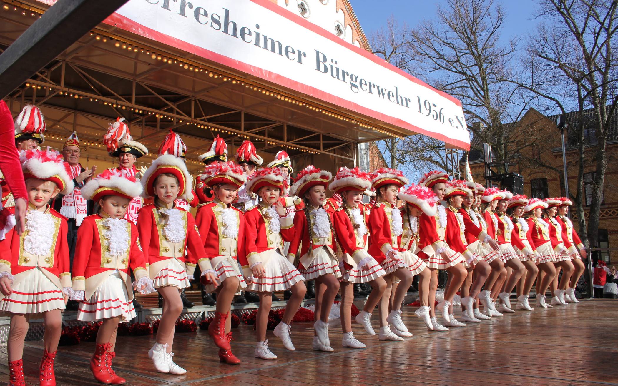 Die Kinder- und Jugendtanzgarde gab ein wunderbares Bild auf der Bühne...