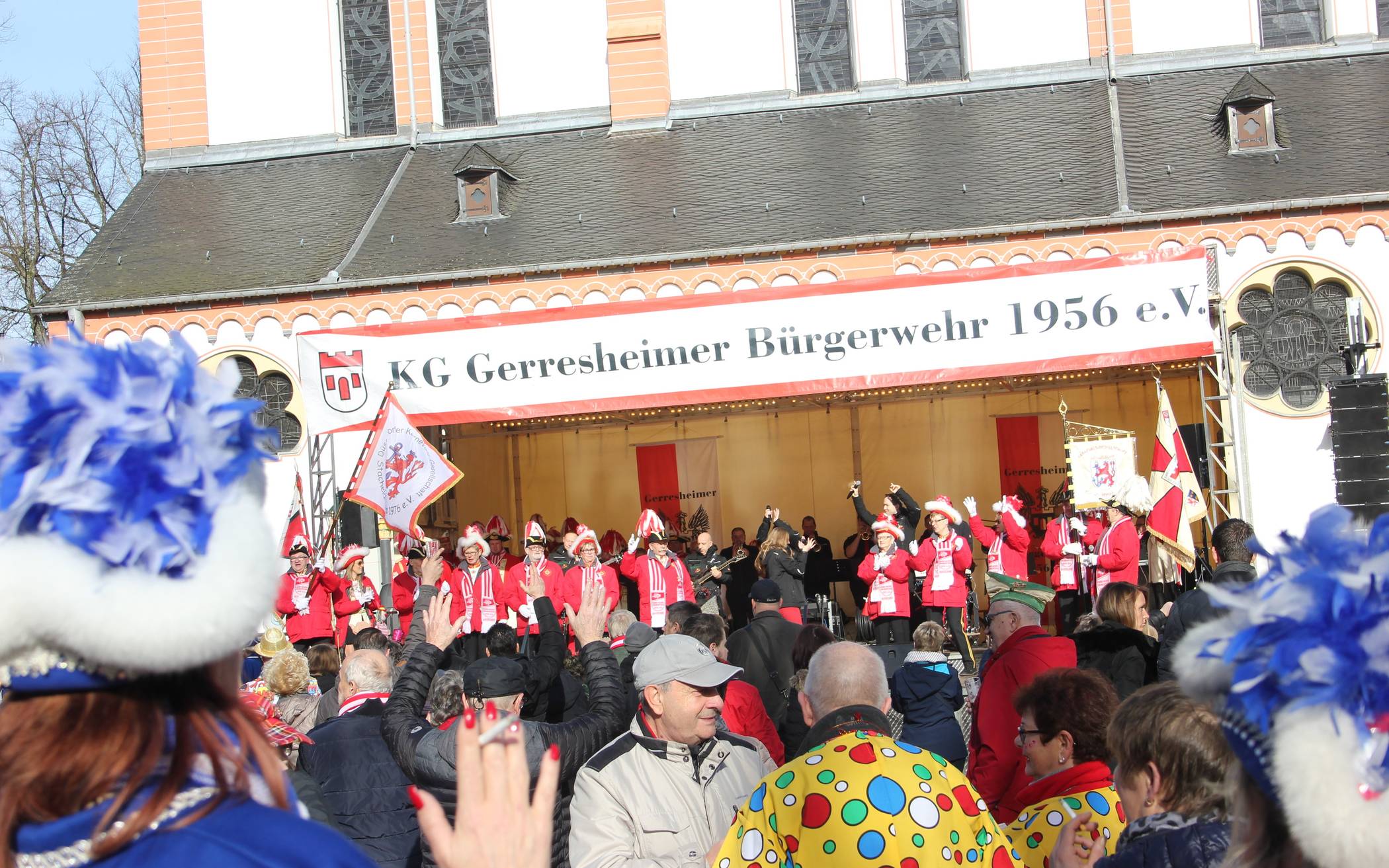 Die Rheinfanfaren machten musikalisches...