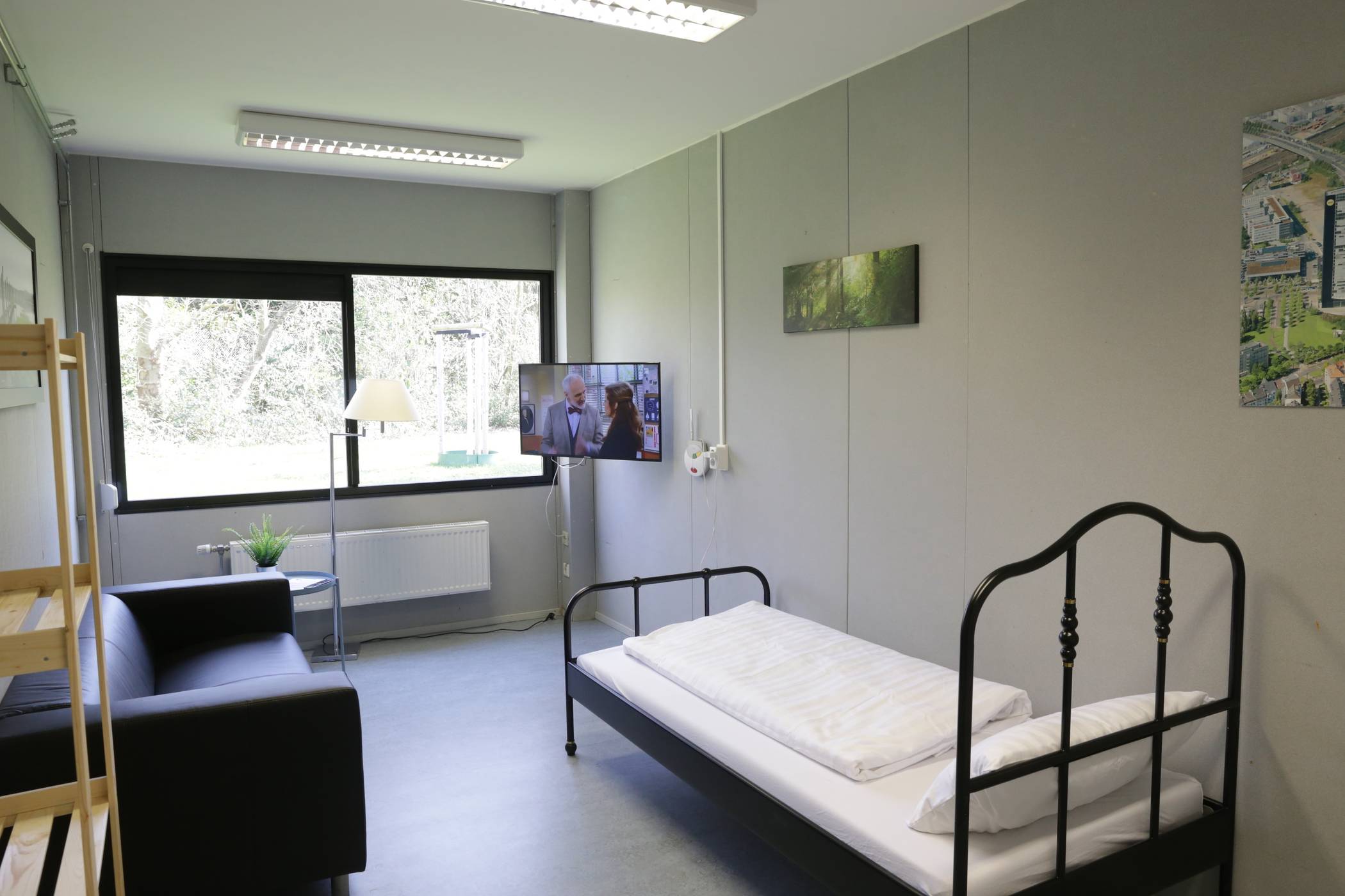  Die Stadt hat an der Blanckertzstraße im Stadtteil Ludenberg eine Flüchtlingsunterkunft zu einer Wohnanlage für die häusliche Quarantäne umgebaut. 
