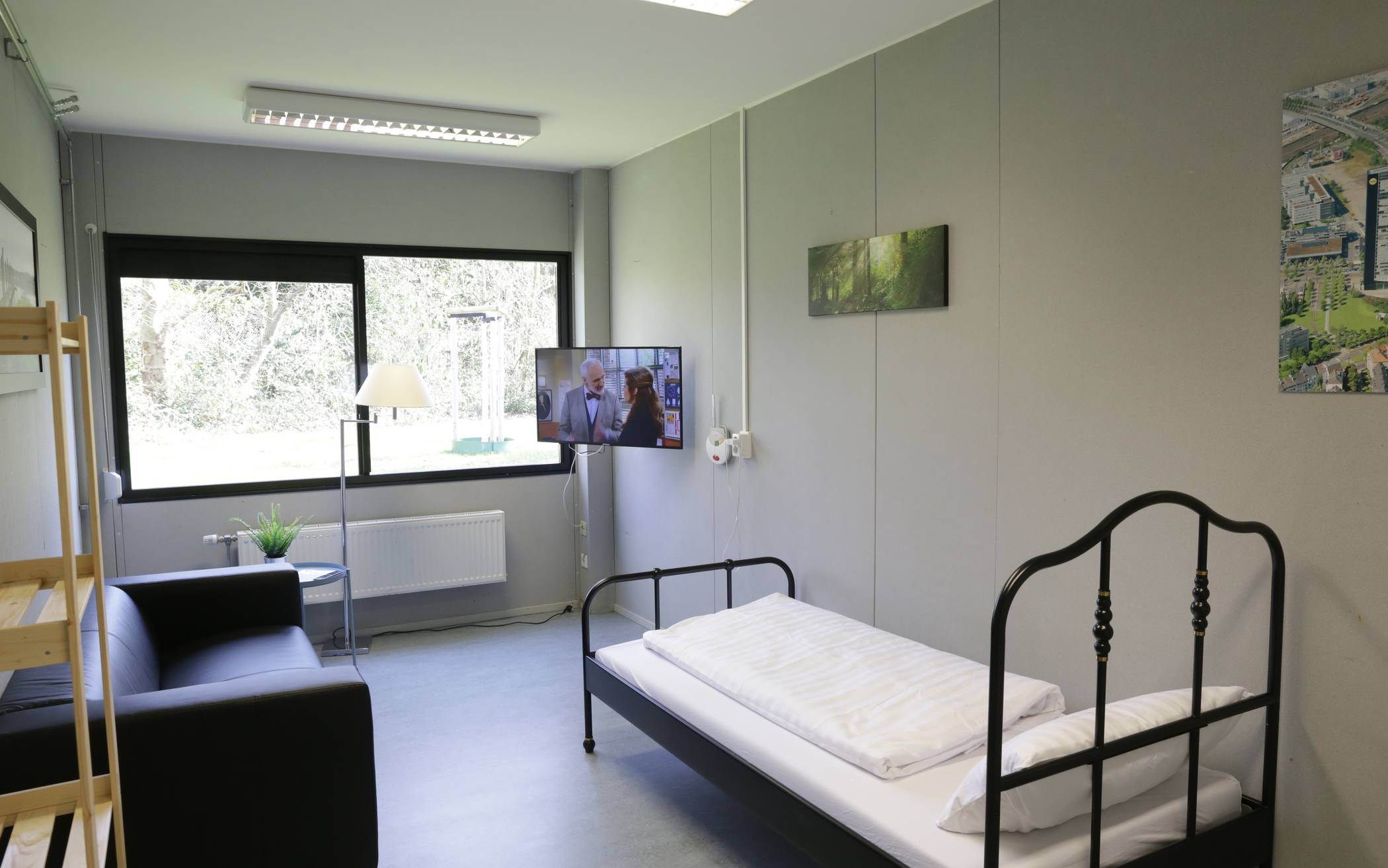  Die Stadt hat an der Blanckertzstraße im Stadtteil Ludenberg eine Flüchtlingsunterkunft zu einer Wohnanlage für die häusliche Quarantäne umgebaut. 