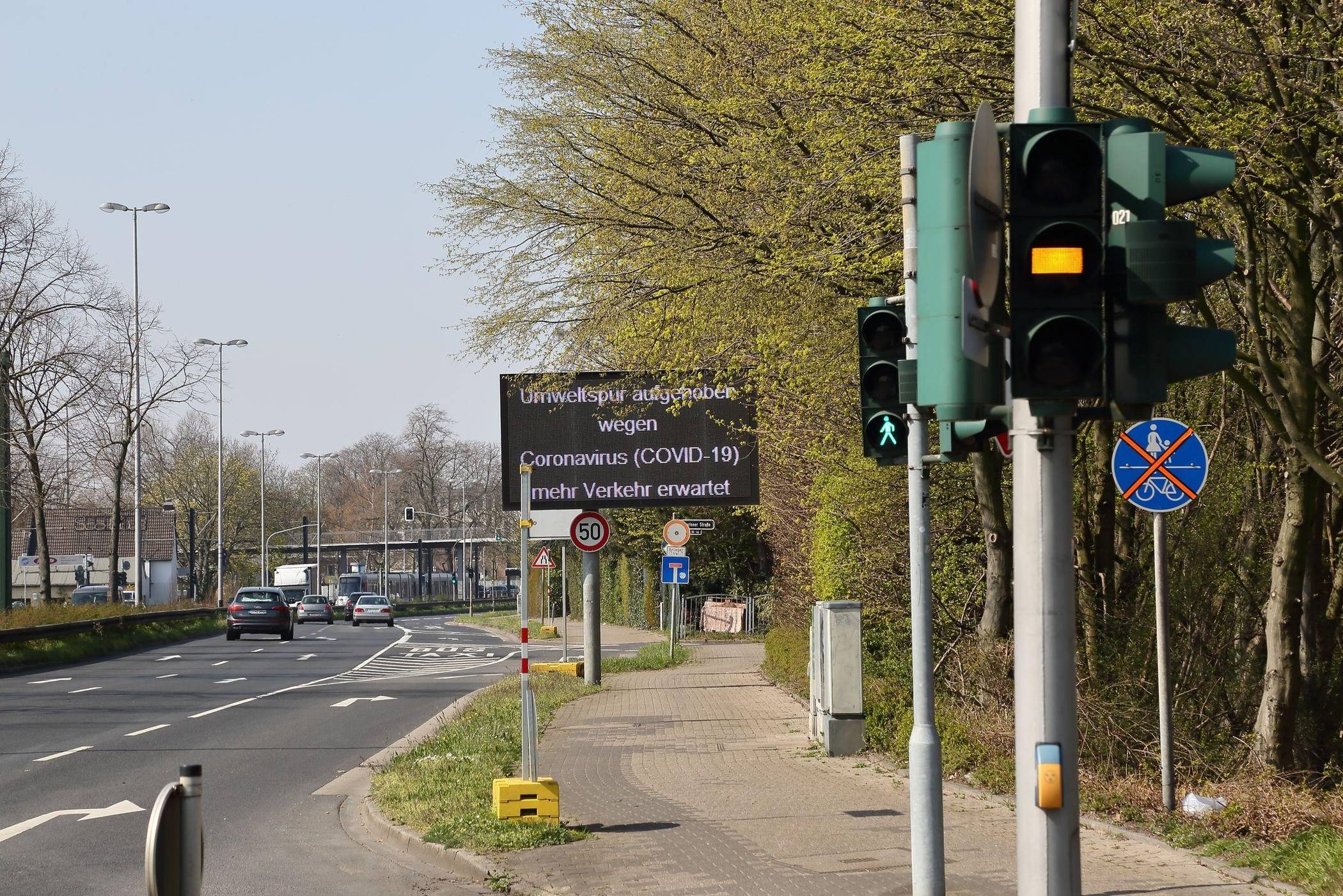  Krisenbedingt ist derzeit weniger los auf Düsseldorfs Straßen. 