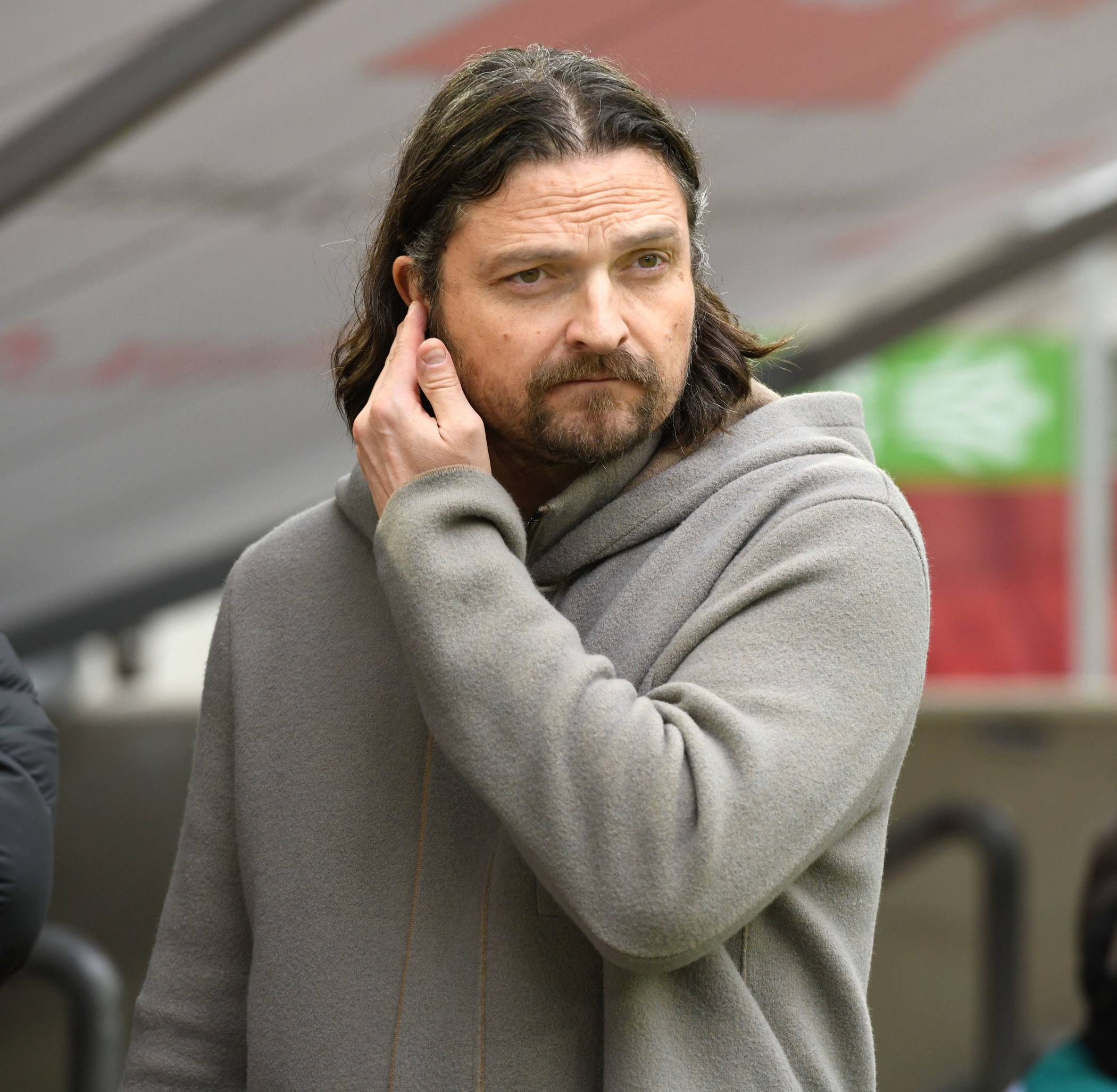  Fortunas Vorstand Sport Lutz Pfannenstiel - „Ich glaube nicht an einen Saisonabbruch.“ 