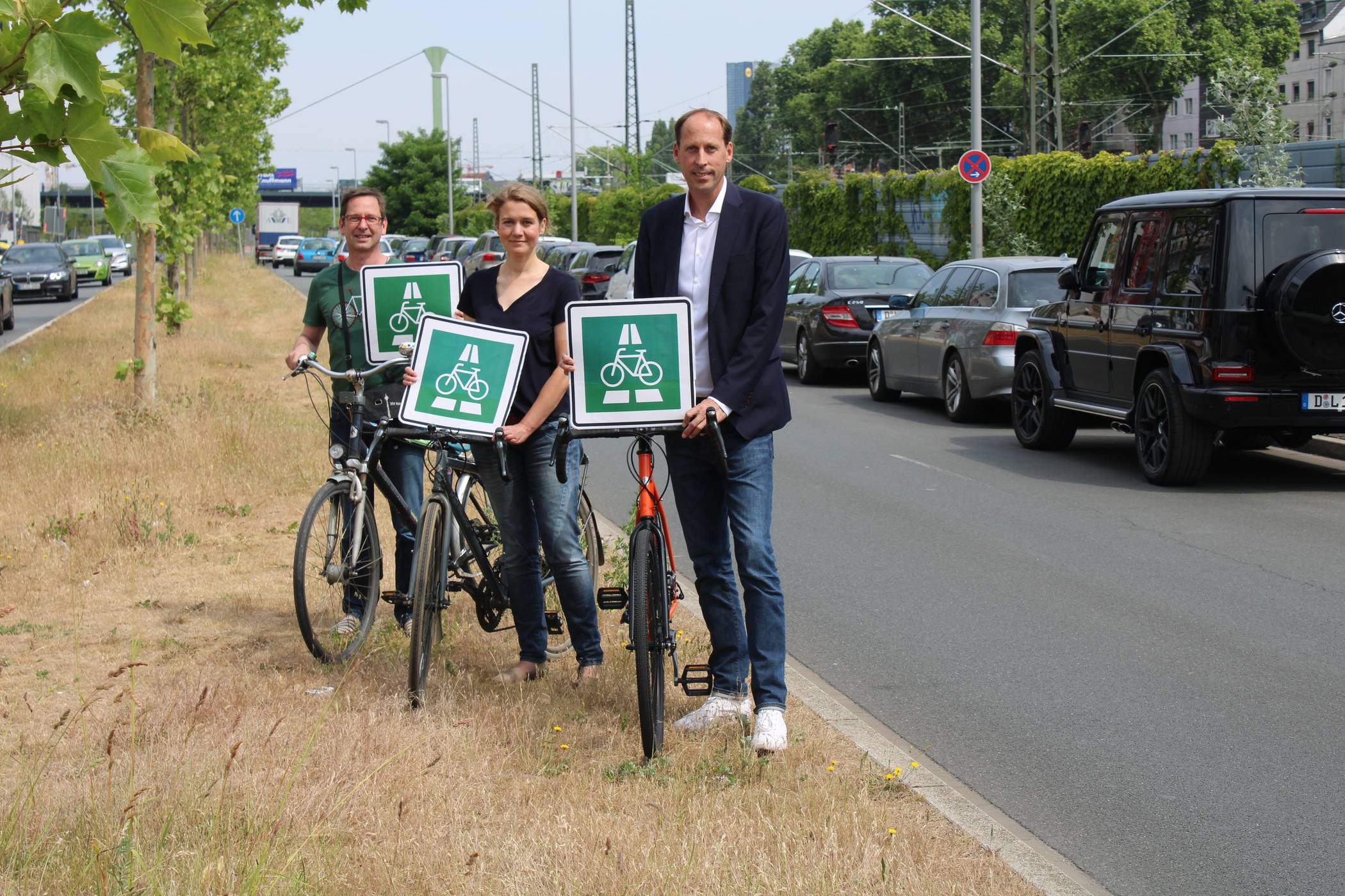  OB-Kandidat Stefan Engstfeld, Mirja Cordes, Sprecherin der Düsseldorfer Grünen und Norbert Czerwinski, Sprecher der Ratsfraktion an der Toulouser Allee. 