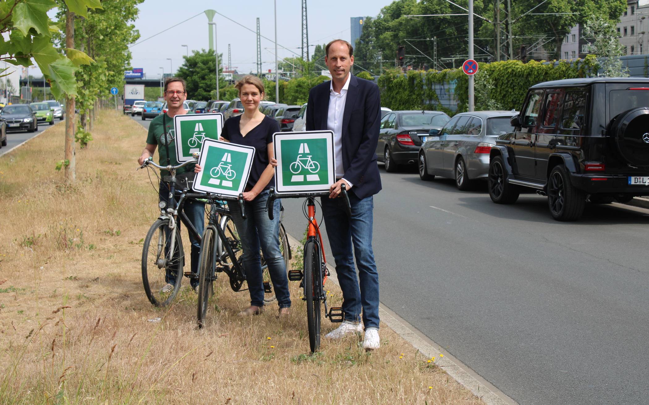  OB-Kandidat Stefan Engstfeld, Mirja Cordes, Sprecherin der Düsseldorfer Grünen und Norbert Czerwinski, Sprecher der Ratsfraktion an der Toulouser Allee. 