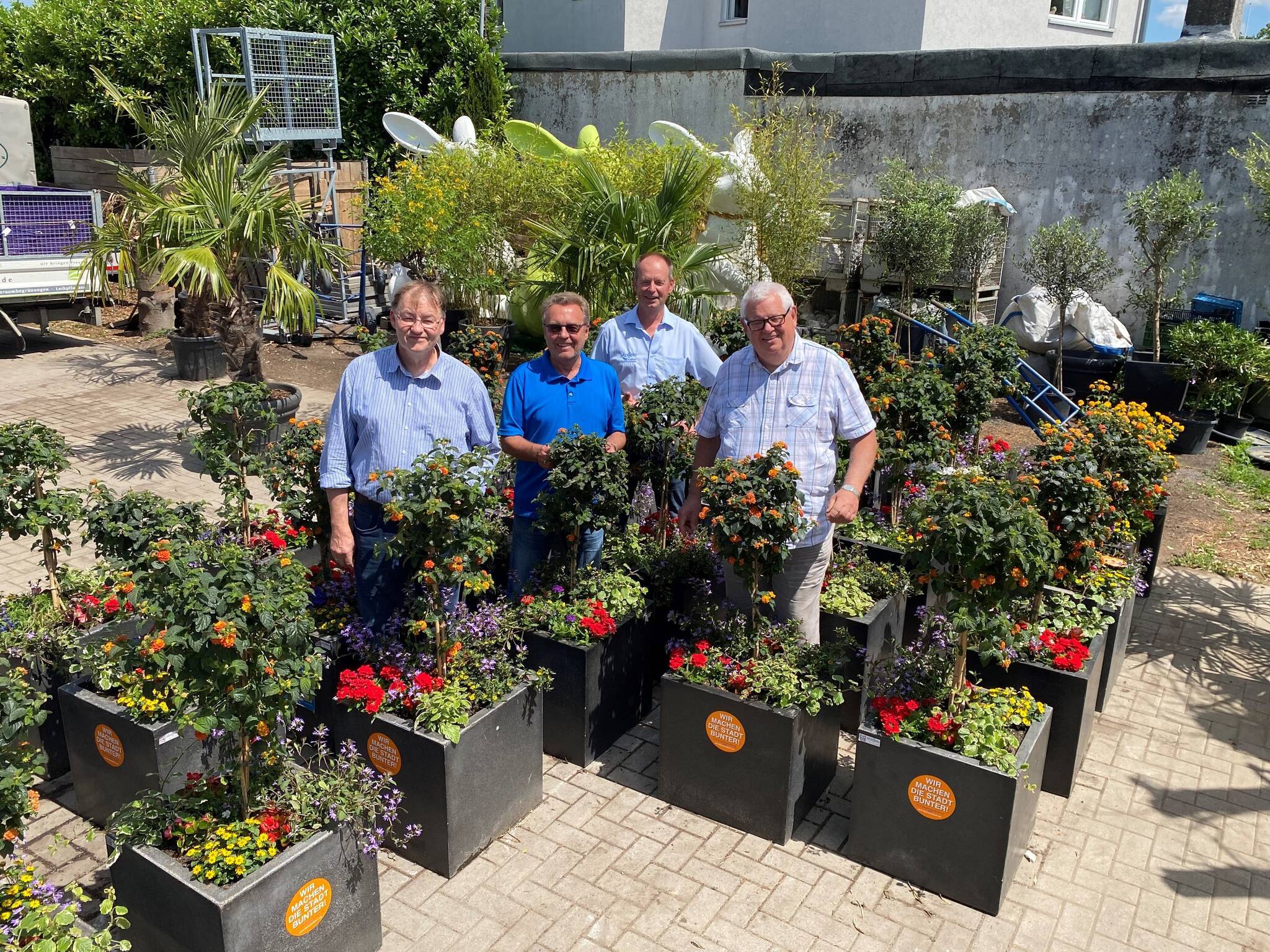  Von links: Jörg Langenhorst (Gartenamt), Dr. Klaus Vorgang (Pro Düsseldorf), Willi Stoffels (Gärtnerei Stoffels) und Ingo Lentz (Pro Düsseldorf). 