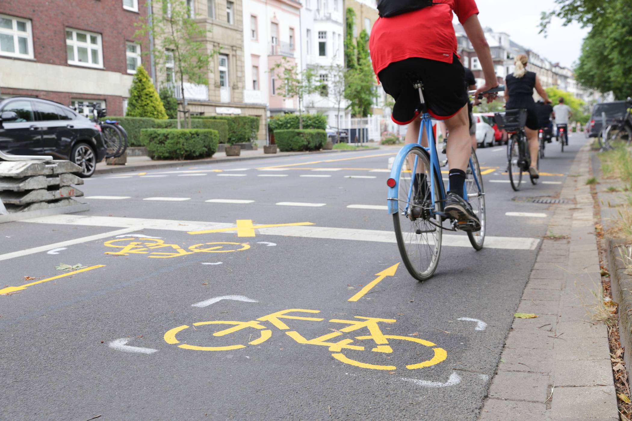  An der Protected Bike Lane am Rhein wurde per Ratsbeschluss nachgebessert. 
