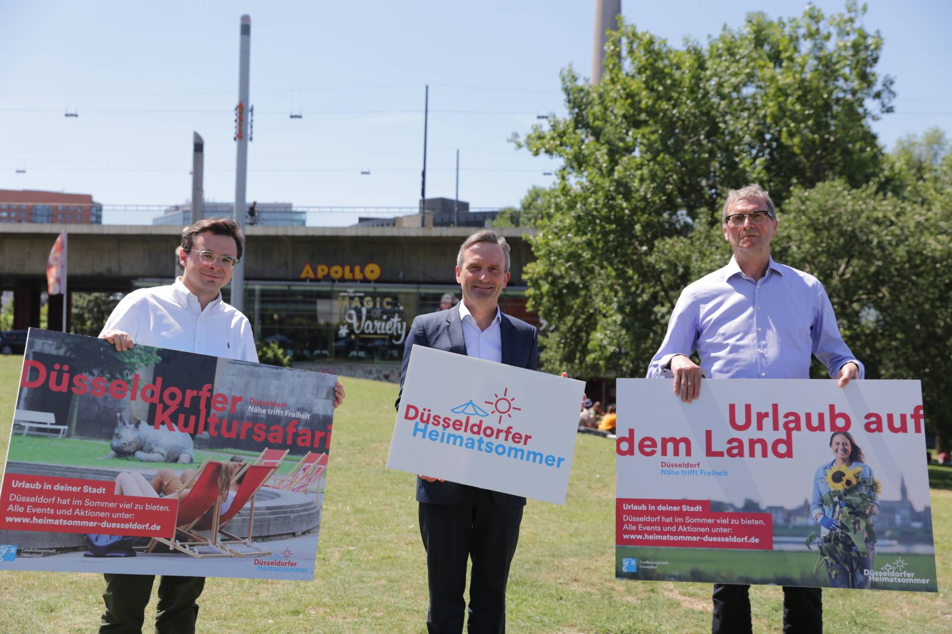  Düsseldorf Marketing-Chef Frank Schrader, OB Thomas Geisel und Alexander Smolianitski, Chief Digital Officer der Stadt (v. r.), mit Kampagnen-Motiven - „Die eigene Stadt neu entdecken.“ 