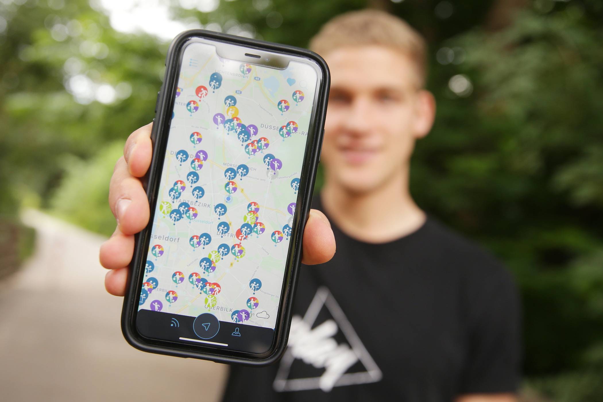  Düsseldorfs Sportvielfalt immer im Blick: Die Multi-Sport-App für Düsseldorf weist über 350 Sportflächen im ganzen Stadtgebiet aus und vernetzt Sporttreibende. Foto: Stadt/ David Young 