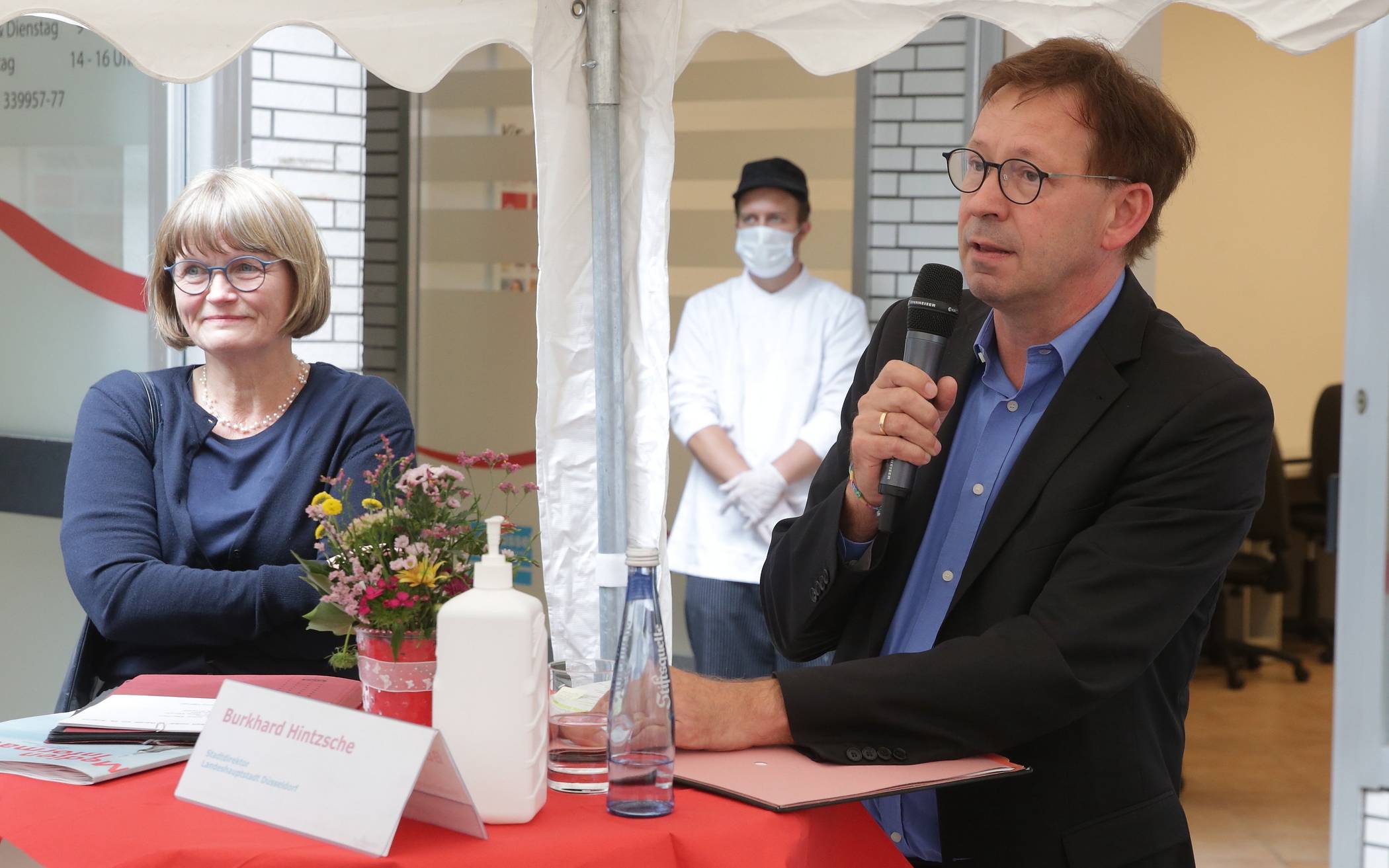  Vorstellung von Projekten gegen Langzeitarbeitslosigkeit im Rahmen eines Medientermins und Eröffnung des i-Punkt Arbeit in Garath mit Bürgermeisterin Klaudia Zepuntke und Stadtdirektor Burkhard Hintzsche. 