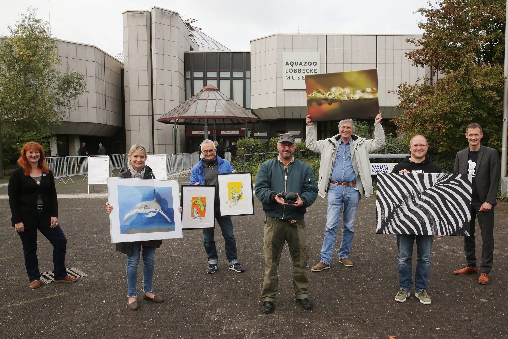  Stellten die Aktion „Artists for our Nature“ vor: (v . r.) Jochen Reiter, die Künstler Patrick Appelhans, Dirk Driesen, Jörg Mazur, Norbert Höveler und die Künstlerin Monica Schwarz. Foto: Stadt/ David Young 