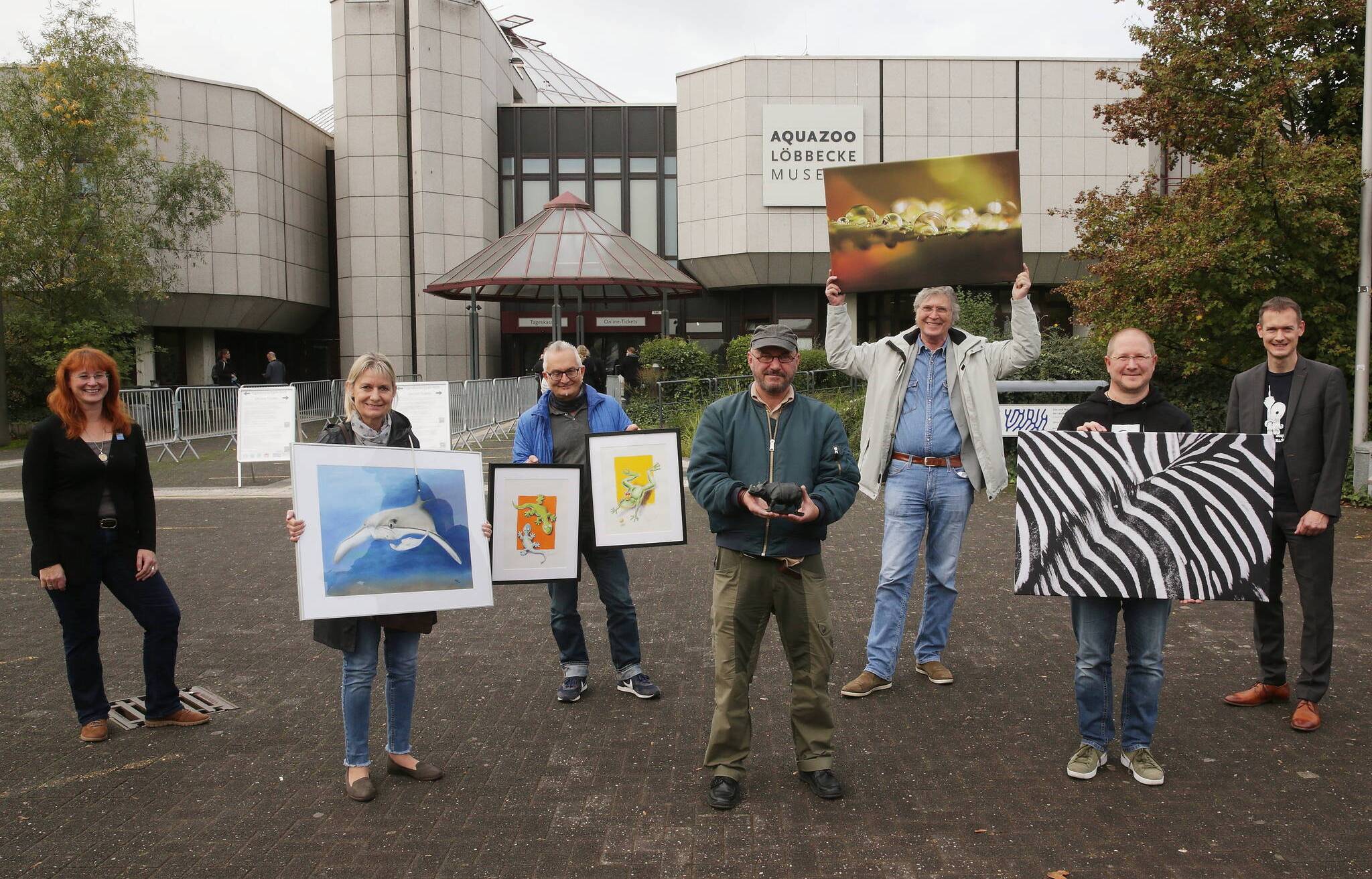  Stellten die Aktion „Artists for our Nature“ vor: (v . r.) Jochen Reiter, die Künstler Patrick Appelhans, Dirk Driesen, Jörg Mazur, Norbert Höveler und die Künstlerin Monica Schwarz. Foto: Stadt/ David Young 