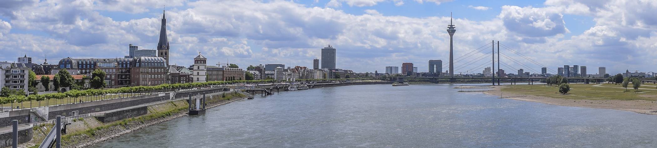  Die Skyline von Düsseldorf. 
